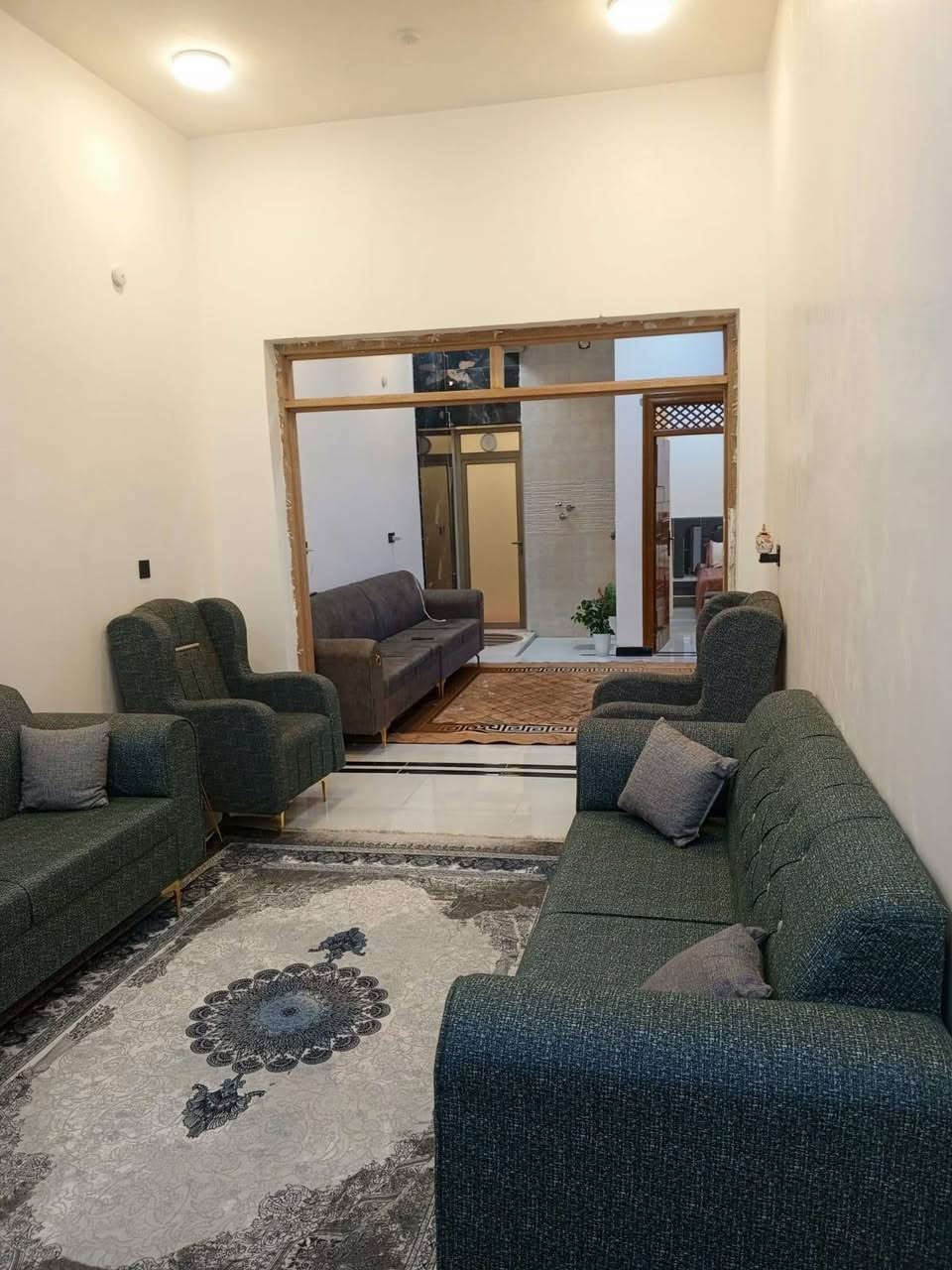 #يالله (اللهم صل على محمد وآل محمد)

#بيت زراعي 115  متر طابقين للبيع

يحتوي على 4 غرف وإستقبال وصاله ومطبخ وحمامات خارجيه وداخليه  ومناور بيت جديد بناء (2025)

البناء طابوك صب كونكريت ساقط بناء درجه أولى

خدمات متكامله من ماء ومجاري وكهرباء ونت ضوئي والتبليط قيد الإنشاء

#العنوان ناحية أور (السديناويه) قرب مدرسة صفي الدين

#السعر واي تفاصيل التواصل على الرقم ***********
