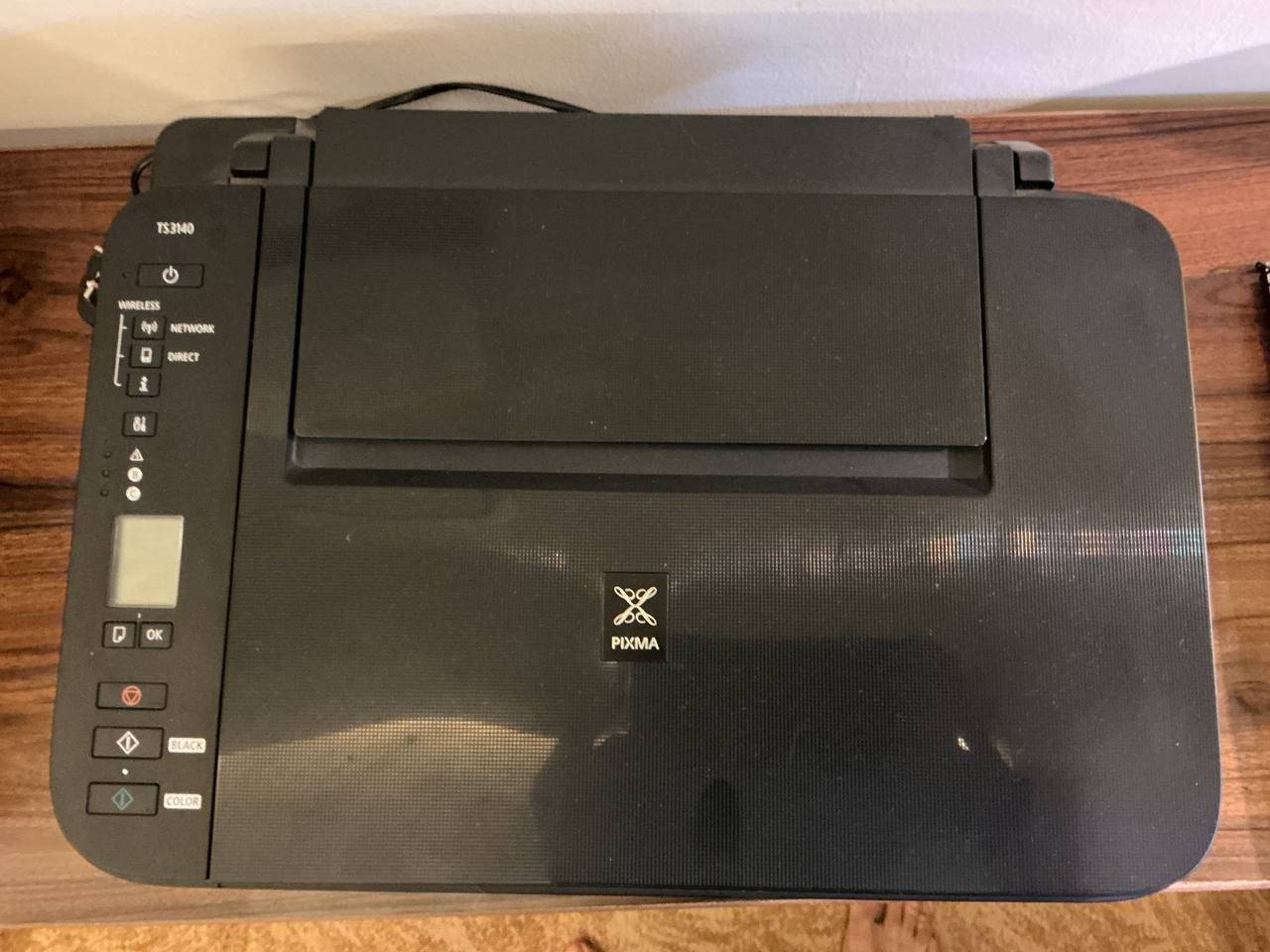 PIXMA TS3100 series.
هاي أهم المواصفات:

🖨️ المواصفات العامة

 • النوع: طابعة متعددة الوظائف (طباعة + نسخ + مسح ضوئي)

 • التقنية: نافثة للحبر (Inkjet)

 • الاستخدام: منزلي / طلابي

📄 الطباعة

 • دقة الطباعة: تصل إلى 4800 × 1200 dpi

 • سرعة الطباعة:

 • أسود: حوالي 7–8 صفحات بالدقيقة

 • ملون: حوالي 4 صفحات بالدقيقة

 • دعم الطباعة بدون حواف: نعم (للصور)

📡 الاتصال

 • Wi-Fi: موجود (تطبع من الموبايل مباشرة)

 • USB: موجود

 • تدعم تطبيقات مثل:

 • Canon PRINT

 • AirPrint (للآيفون)

 • Mopria (للأندرويد)

📱 الطباعة من الموبايل

 • تقدر تطبع مباشرة من:

 • الهاتف

 • التابلت

 • اللابتوب

📑 النسخ (Copy)

 • نسخ مستندات بسهولة بزر واحد

 • يدعم تكبير وتصغير بسيط

📷 المسح الضوئي (Scanner)

 • الدقة: تقريبًا 600 × 1200 dpi

 • مناسب للواجبات والمستندات

🧾 الورق

 • سعة الإدخال: حوالي 60 ورقة

 • يدعم أحجام:

 • A4

 • Letter

 • صور (4x6)

🖤 الحبر

 • يستخدم خراطيش:

 • أسود (Black)

 • ملون (Color)

⸻

👍 مميزاتها

 • تدعم الطباعة من الموبايل

 • مناسبة للطلاب

السعر 125 وبيه مجال وتدللون (استخدام بيت )


**إذا كنت صاحب هذا الإعلان وتريد حذفه لأي سبب، رجاءا أرسل رسالة إلى الدعم الفني**