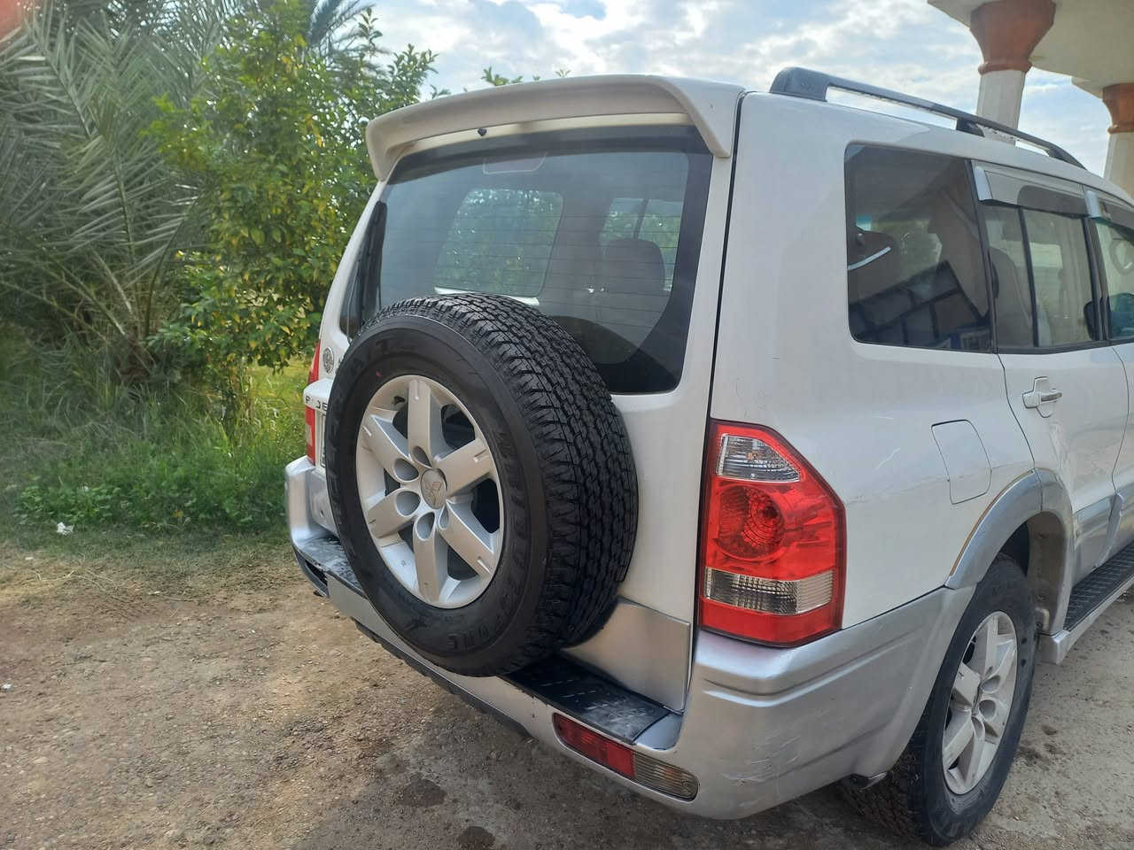 باجيرو للبيع موديل 2005 اللون ابيض صدفي محرك3800  
رقم بغداد انكليزي بأسمي السيارة نظيفة مامتعوبة بدون ضربة بدون صبغ كير ومحرك نظيف السعر 120 ورقة وبيها مجال مكان السيارة اليوسفية ***********
