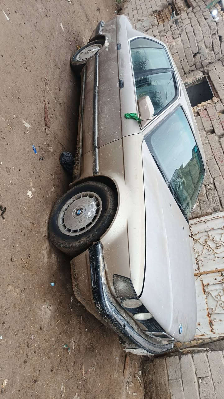 سلام عليكم بي إم 730 كير عادي مكينه بلاديه خير من الله كهرباياته شقاله موديل 91 مشروع وطني تحويل رقم نجف وراعيه بالنجف مكان سيارة بالناصريه مراوس بسيارة عاليه حسب الاتفاق ***********
