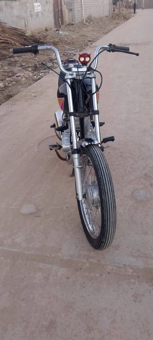 دراجه نامه كلك للبيع سعره 450 وبيه مجال عنوان مدينه صدر يم لواعب ***********
