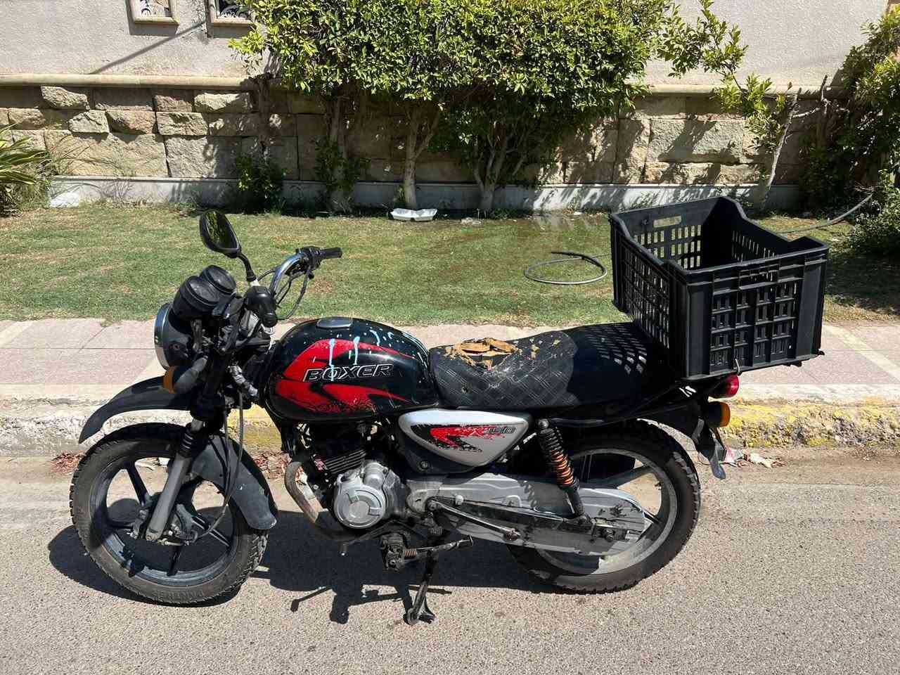 السلام عليكم
دراجه بوكسر اربعه كير للبيع للاستفسار الاتصال على الرقم 
*********** فقط اتصال
