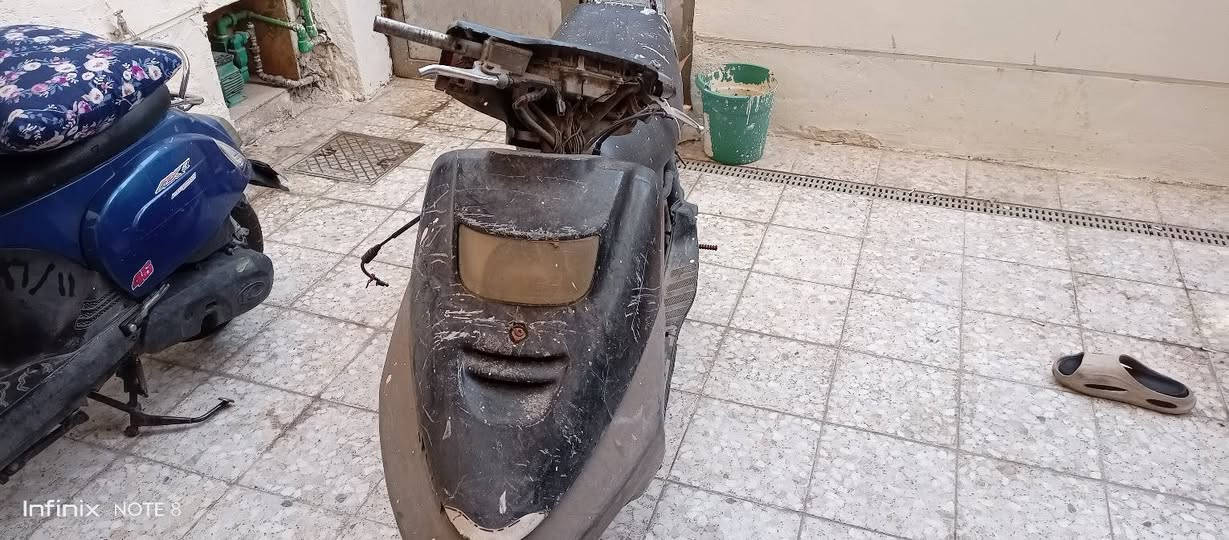 سلام عليكم دراجه البيع دراجه ابيعه كوم حديد سعره 100الف وبيه مجال رقم الهاتف ***********
