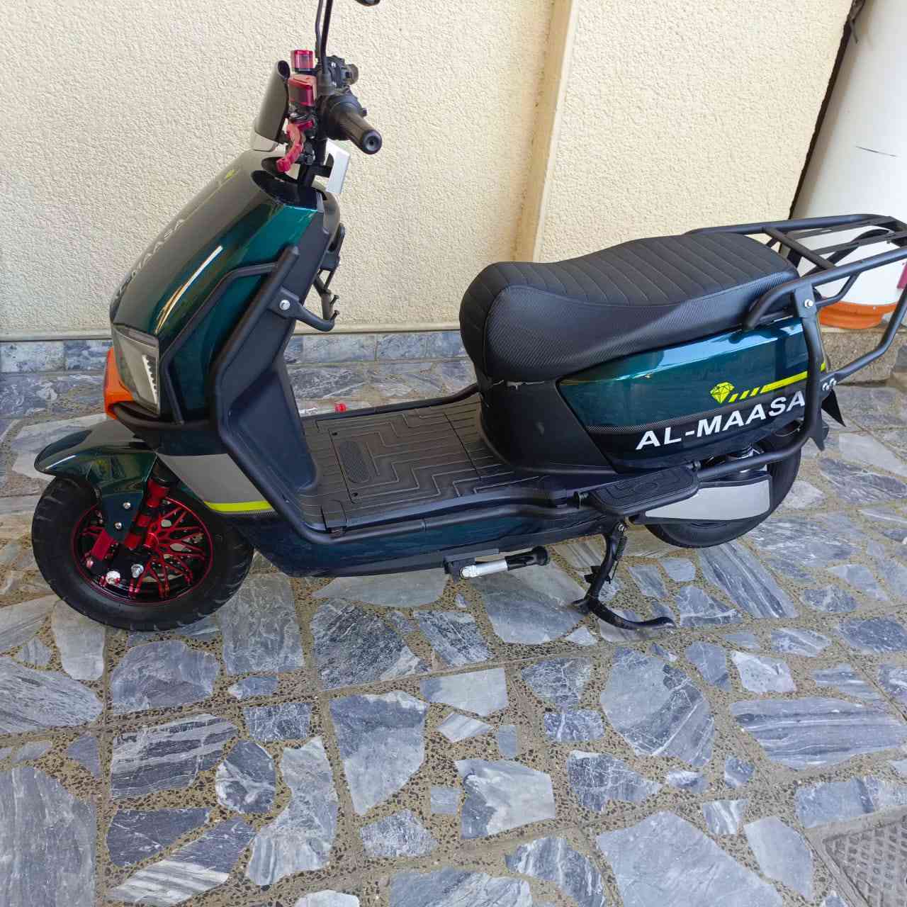 سلام عليكم موطور شحن للبيع موديل 2025بطاريات عل فحص مكان فلوجه شهداء استفسار رقم  الهاتف ***********  ***********
