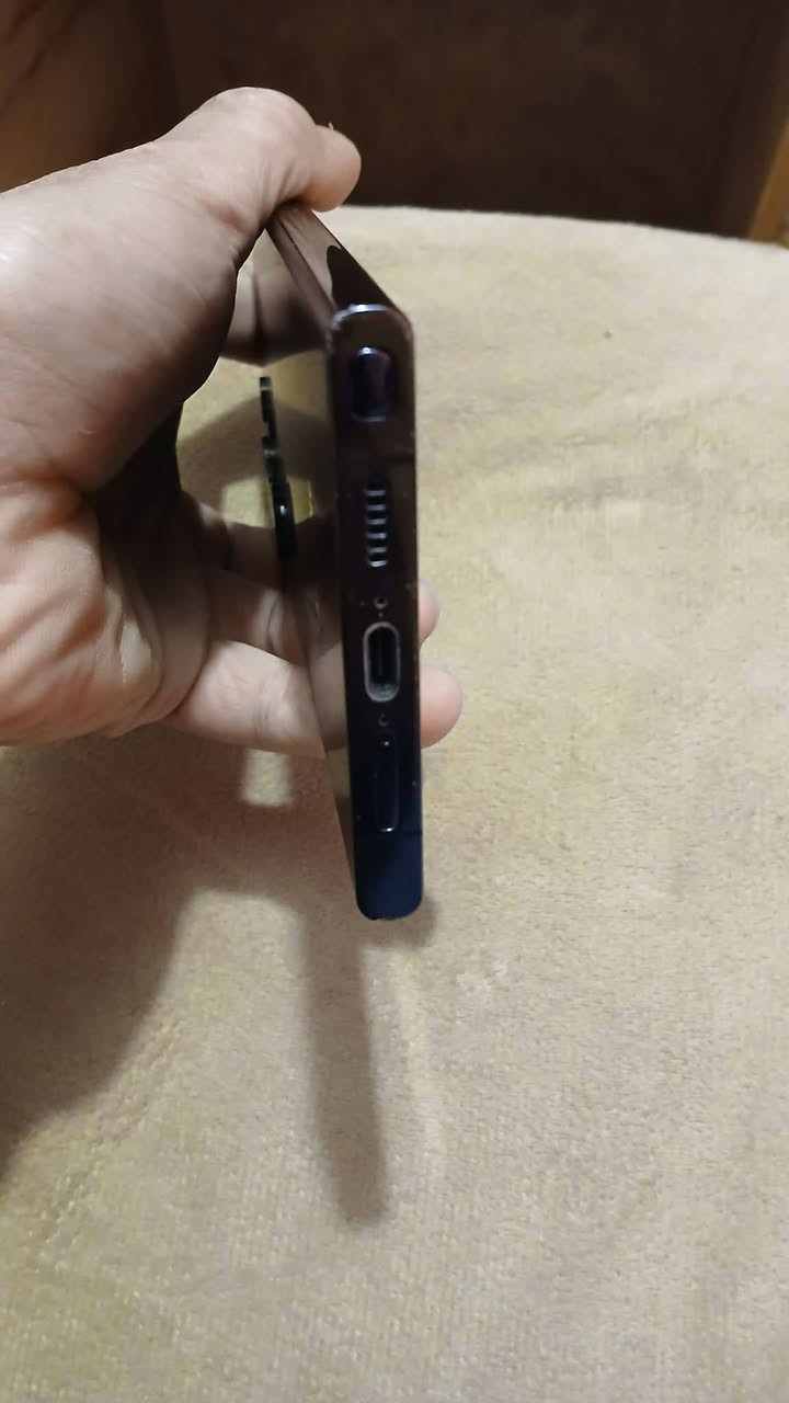 السلام عليكم
اس 23 التراء 
شرق اوسط عربي
دبل شريحه خطين
مابدل اي شي 
كلشي ماويا فقط كفر
مدينه الصدر 
السعر ٦٤٠ قفل بدون عمله 
***********
