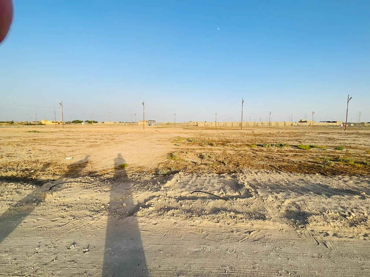 قطعتين للبيع بحي الجودين بين مقابل الاسكان الصناعي نزله ثانيه والاولى كل وحده مساحته١٣٠م كافه خدمات ماي كهرباء وكل وحده صونده مالته موًجوده الاستفسار واتساب *********** سعره الوحده اربعه ونص وبيه مجال
