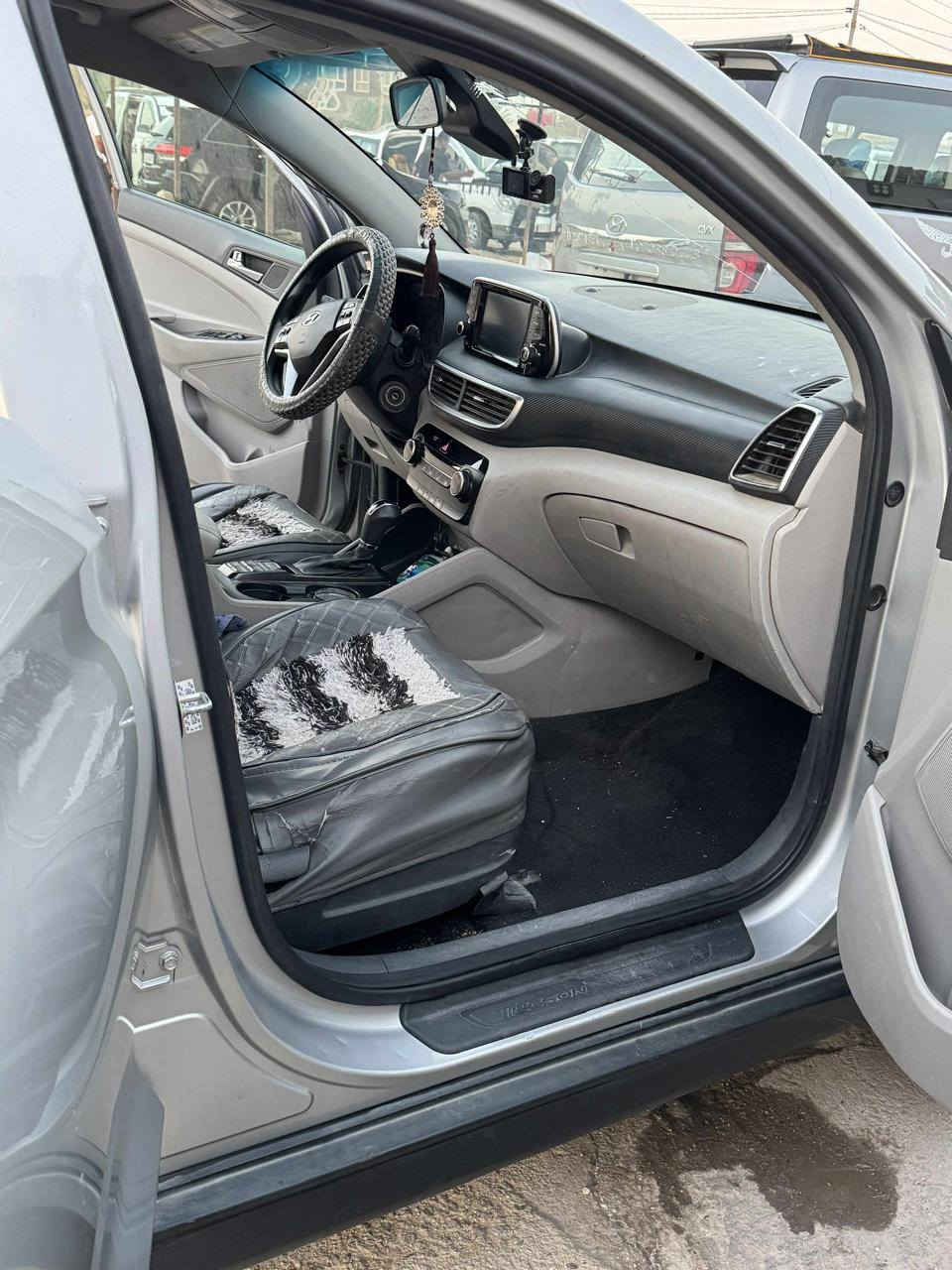 السلام عليكم
توكسان موديل 20
وارد أمريكي بيه جاملغ وبنيد والباقي مكفول
داخل لونين اسود ورصاصي
شاشه تحكم ستيرن سايد بريك بصمه
رادار أمامي وجانبي
كامره خلفيه اماميه
للاستفسار الاتصال ***********
مكاني بابل
السعر ١٦٥
مع السونار
