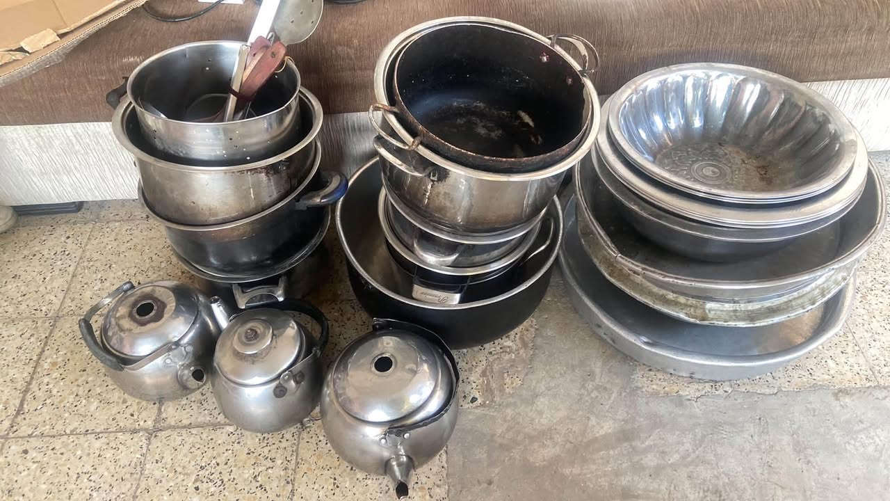 عندي هذني غراظ مالات مطعم  ابيعهن رخيصات 
الي يريدهن خل يتواصل 

***********
