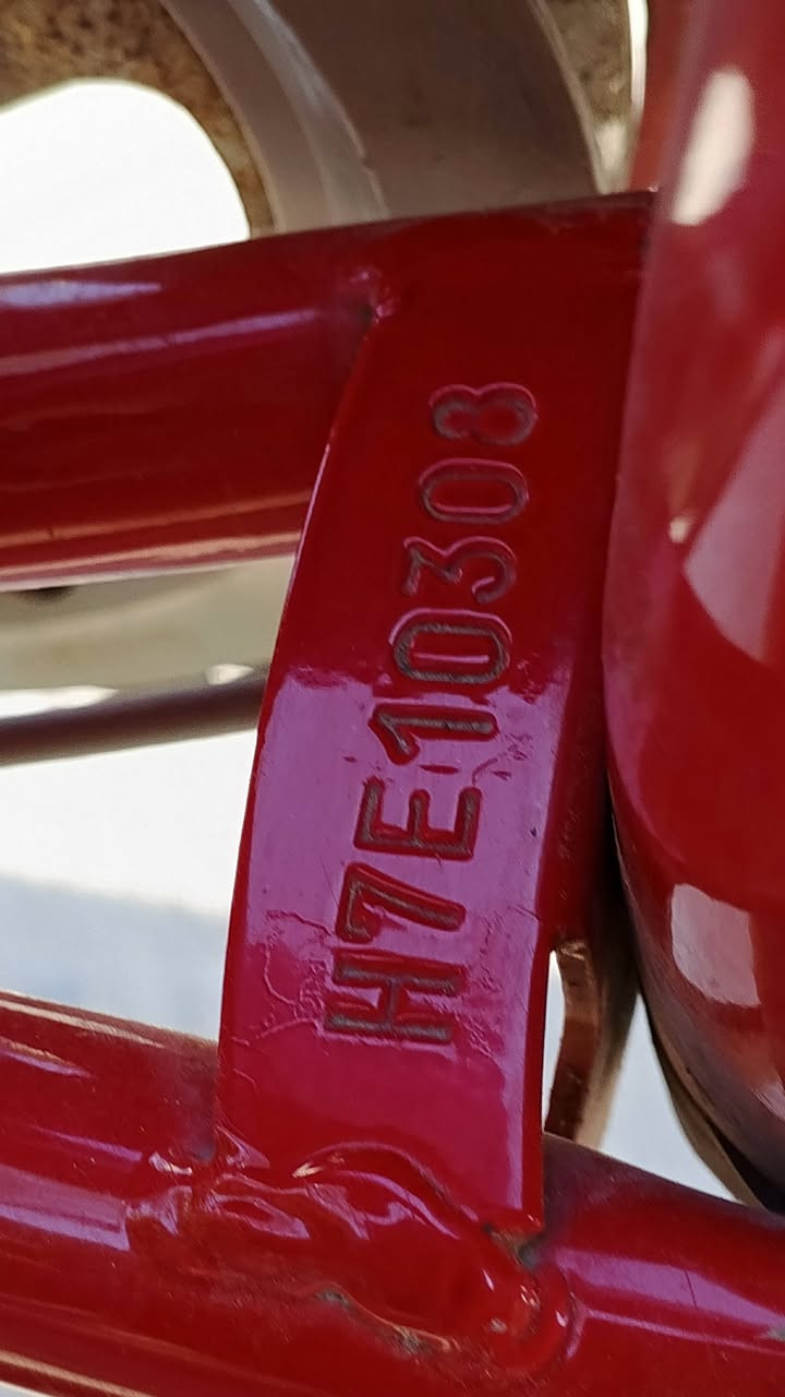 السلام عليكم بايسكل للبيع السعر 90وبي مجال للطيبين حجم22 ياباني الون احمر مامصبوغ بي شغطات قليله العنوان ام الكبر والغزلان بغداد للتواصل ***********
