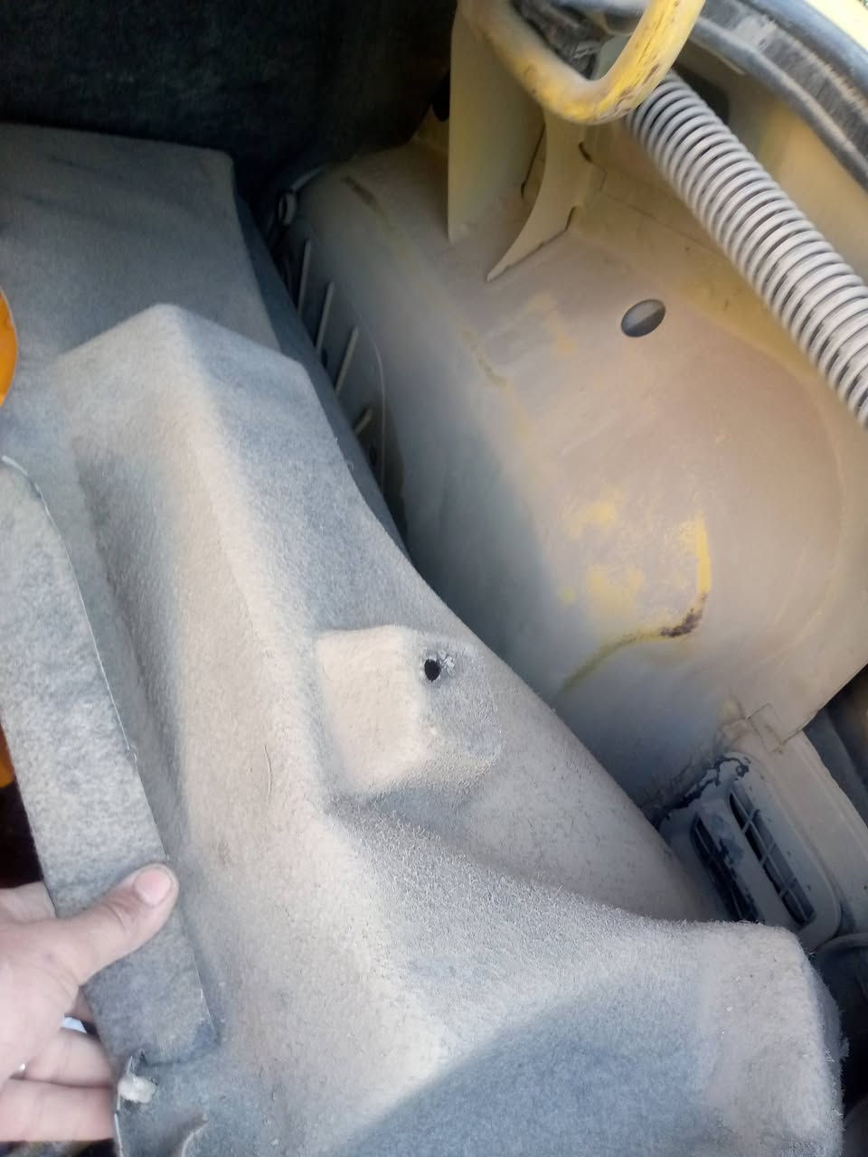 سمند للبيع موديل 2011
رقم بغداد مكان سبع البور 
بيها ضربة بل جاملغ الخلفي السائق و معمرة 
كير و مكينة وتبريد خير من الله 
محتاجة بوش طبلة و هوزن الخلفي السائق 
هيئة وغرامة عليك تقريبن 365الف
سعر 18ورقة
***********
