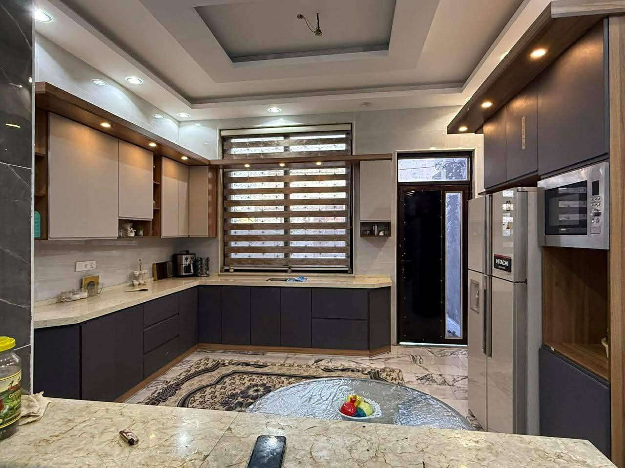 دار للبيع درجه اولى
بناء حديث 
زوير الغربي شارع غسل السيارات 
المساحه ٢٠٠متر الواجهه ١٠متر نزال ٢٠ متر
ركن
يحتوي على ٣غرف نوم وصاله وكلدور ومطبخ ومجمع صحيات 
للاستفسار ***********سيد علي 
مكتب 🏢 الوسيط 
الأرضيه مرمر
