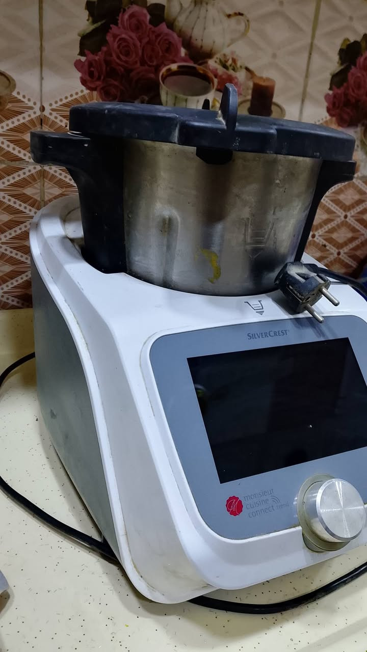 طاحونة شغالة نظيفة اخت الجديدة  تطحن كميات جبيرة سجينتها قوية 
سعر 200 وبي مجال 
***********
