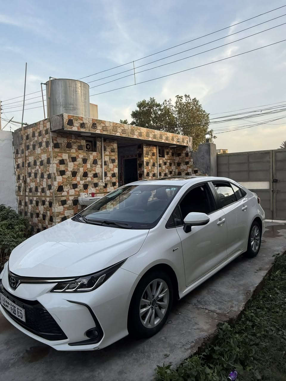 للبيع 🚗🔥

تويوتا كورولا 2025 هايبرد  

🔹 الممشى: 11 ألف كم فقط  
🔹 الحالة: سيارة نظيفة جداً، استخدام خفيف  

المواصفات:  
✔️ محرك هايبرد اقتصادي جداً بالوقود  
✔️ شاشة وسطية حديثة + نظام ملاحة  
✔️ كاميرا خلفية + حساسات  
✔️ تشغيل بصمة (Start/Stop)  
✔️ نظام تثبيت سرعة (كروز)  
✔️ تحكم بالمقود (ستيرن)  
✔️ مكيف ممتاز تبريد قوي  
✔️ جنوط + إضاءة LED  
✔️ قير أوتوماتيك ناعم جداً  
✔️ فتحة سقف بانوراما 🌞  

السيارة ما تحتاج أي صرف، جاهزة للاستخدام  

📍 الموقع: بغداد  
📞 الرقم: ***********  

💰 السعر: 154 ورقة (قابل للتفاوض
