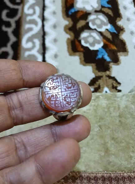 3 خواتم للبيع (غير متواجد على الفيس الشراي يراسل واتساب 
الاول عقيقه عسليه مرصوده بيها رصل (جمل)  من جوه مثقوبه 
الثاني عقيقه مكتوبه 12 امام معصوم 
الثالثه مختلفه عينتين الخامه عقيق طحلبي والعينتين حجر مكاوى 
غير، متواجد على الفيس واتساب ***********
