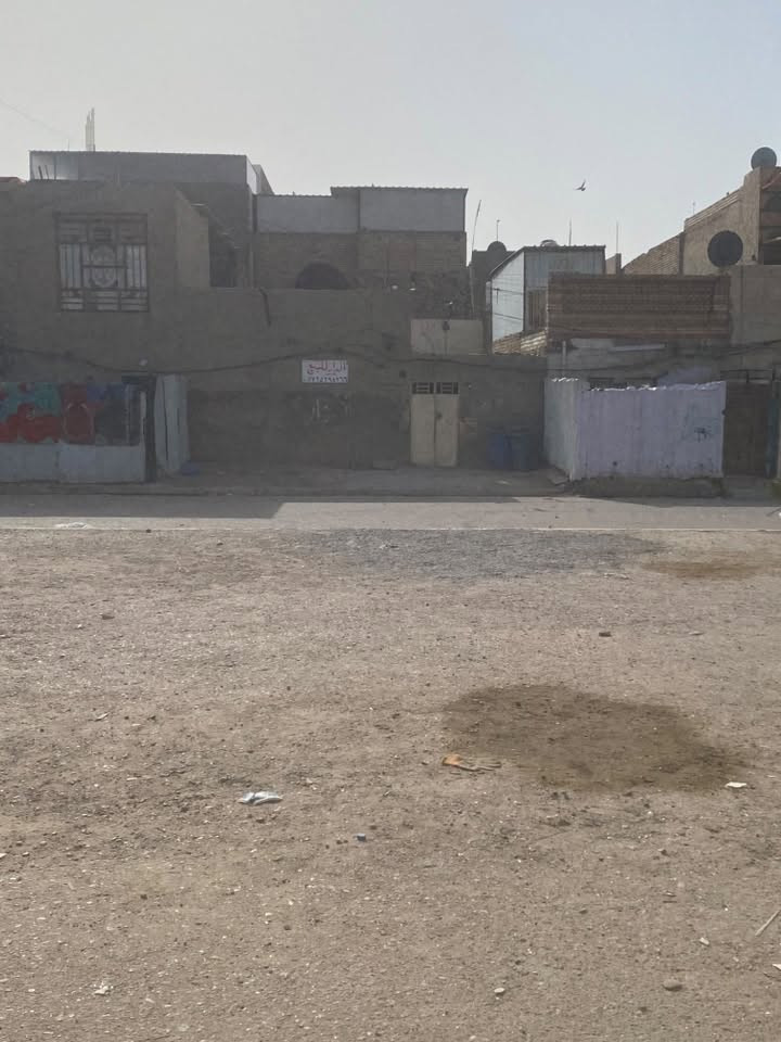 دار للبيع موقعة مميز على ساحة مساحتة ١٤٤ وبي تشجير موقعة الحبيبية شارع شهيد علاء هليل  شارع ٦٠ وعلى ساحة الاستفسار ***********
