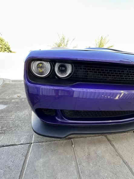 كير عادي ٦ كير جالنجر. ٢٠١٦ 
صبغ. جالمغين وبونيد. 
ماشيه ٧٥ الف. كليو. 
عليها برمجه وتزويدات شوته سترس بار. دبات صوت مخيف. كت أوف. 
***********
***********
١٥٠. بيها. مجال.  
باسمي. تحويل. اي وقت. تحب.
بيع او مرواس. 
رقم الشاصي موجود بالصوره. مع الحادث.
