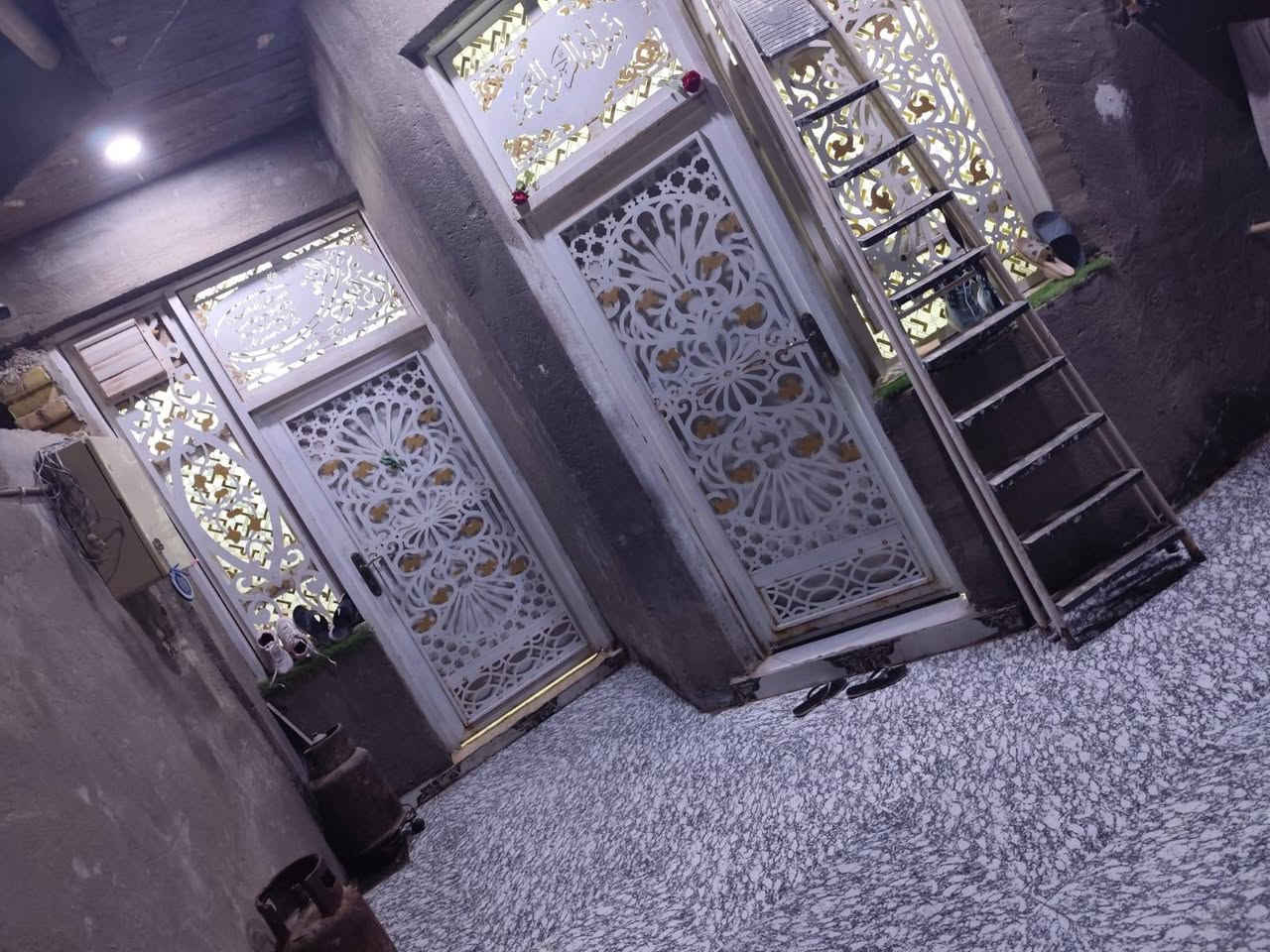 دار للبيع مساحته 120
زراعي على شارع تبليط جميع الخدمات 
غرفه 5/5 صاله 5/4 مطبخ حار مطبخ بارد حمامات داخليه ديوانيه 5/4 كراج بيتونه + مخزن 
عنوان البيت حي الرسول قرب مستشفى بنت الهدى 
سعر البيع 110 وبي مجال
***********
غير متواجد على الفيس الاستفسار على الواتساب فقط
