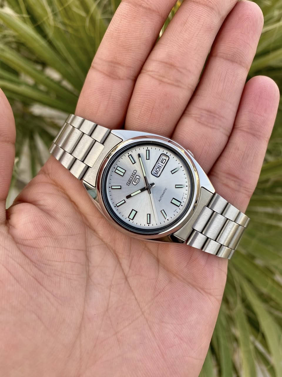 #SEIKO 5
#سيكو 5 ياباني آصلي  
مستخدم كالجديد مع علبة محترمة 
انتاج مقطوع  
موديل SNXS73K
اوتو ماتك 21 حجر 
أوبن كيس مكينة كشف 
مقاومة الماء 30 متر 
الأرقام والعقارب  لامينوس مضيء 
السعر، الحجز او اي استفسار خاص 
فقط للجاد في الشراء لطفا 
او واتساب ***********
يوجد توصيل داخل وخارج العرق
