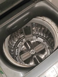 غسالة سامسونج اوتماتيك نضيفة وشغالة بيها عطل بسيط بس هية شغالة