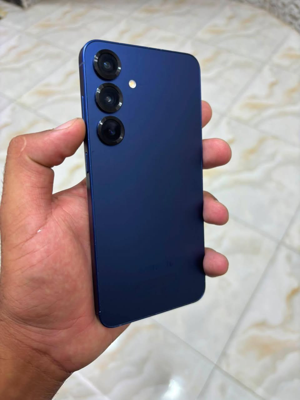 السلام عليكم
SAMSUNG S25 PLUS 
شرق أوسط 
ذاكرة 256
الرام 12 / معالج سناب دراجون 8 
دبل شريحة 
بدون ملحقات فقط جهاز 
الجهاز مكفول من كلشي مابي اي خلل 
تاخذه من باب البيت 
مكاني بغداد  البلديات
السعر / 625 وبي مجال 
الرقم / *********** 
متواجد واتس + خاص 
تحياتي 🤍
