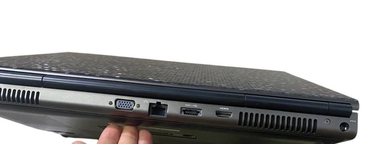 السلام عليكم
-حاسبة لابتوب DELL  للبيع مستعجل
-الذاكرة ( Ram) 256 GB
-الذاكرة الداخلية 8GB
-المعالج MQ Intel قوي. 
- ( Cor i 7)
-الجيل الثالث 
-حجم الشاشة كبير  (15.6)
-كرت شاشة خارجي 2 گيگا وداخلي 4 گيگا
-الاصدار  Windows 10 pro 64
- ميزة تشغيل اقراص DVD
-بطاية 3 ساعات على الأقل 
- 4 منافذ usb 
-منفذ HD
- (6 )منافذ اخرى مختلفة الاستخدام
-سماعات امامية وخلفية
#الملحقات
-حقيبة
-ماوس بلوتوث
-شاحنة بلادي 
حاسبة شرط النظافة والكفاءة
السعر :200 الف وبيها مجال
*********** واتساب ، اتصال
