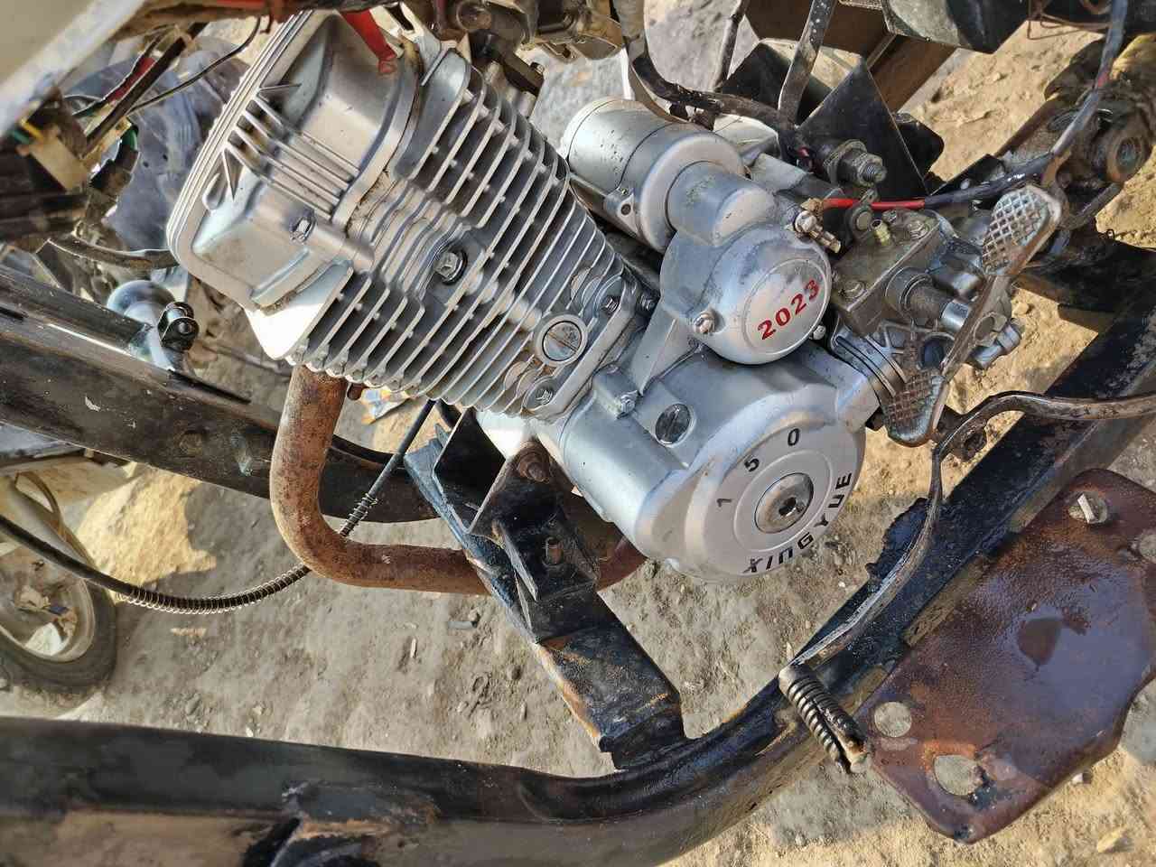 ستوته امتيار نضيفه شوفت عينك وكيل نوار
رقم اسود تايارت جداد مكينه جديده 23 كهربائيات جداد

شباب الموشراي لا يعامل رجان. سعره 950 وبيه مجال قليل رقم ***********
