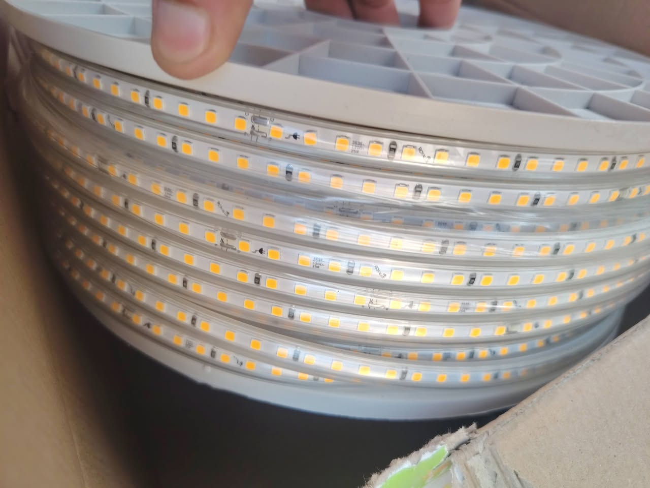 سلام عليكم عندي هاي نشرة عدد 2 لفة 100 متر لوحدة
لون شمسي قوي ينطي علة صفار مع محولات سعر ل وحدة 75 الف مكاني بغداد متواجد خاص


**إذا كنت صاحب هذا الإعلان وتريد حذفه لأي سبب، رجاءا أرسل رسالة إلى الدعم الفني**