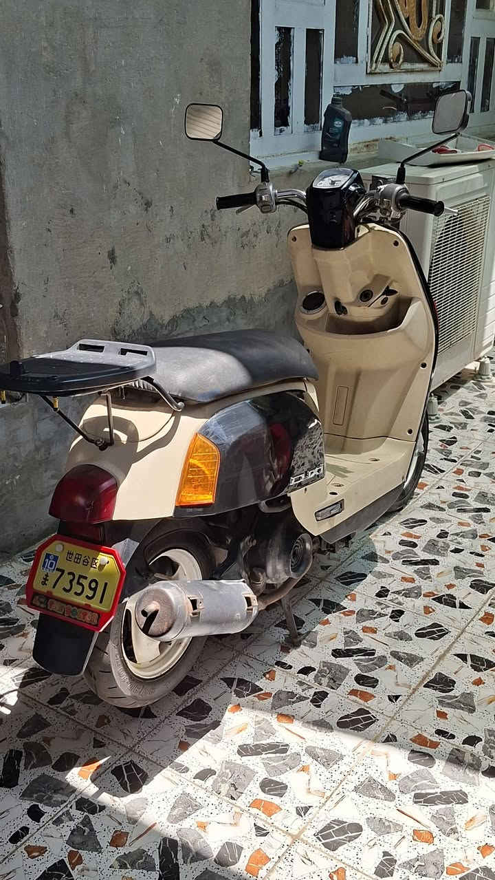 السلام عليكم
دراجة بوليس كابريتر 🛵
موديل:2008
دراجه مرتبه كفرات تجارية اسود داخل كريمي 
قبل شهرين ذبيتلها مكينة و عفتها لان عندي دراسة
 و حاليا مستحقه بس سحك تسحكها وتتوكل على الله
السعر 650 وبيها مجال.
للتواصل خاص.


**إذا كنت صاحب هذا الإعلان وتريد حذفه لأي سبب، رجاءا أرسل رسالة إلى الدعم الفني**