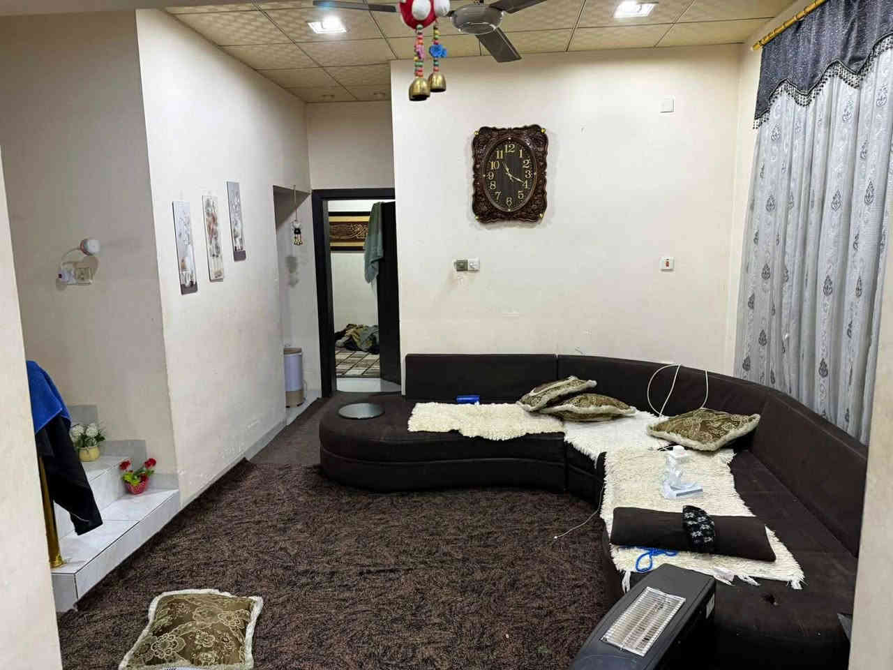 🏘🏘بيت للبيع ديالى خانقين / مجمع اورانوس خلف المحلات كدامة حديقة 
مساحة 200 متر طابو صرف طابق واحد 

2 غرفة نوم واستقبال وصالة داخلية ومطبخ ومجمع صحيات وبيتونة وكراج سيارة وحديقة 

السعر / 650 ورقة بي مجال 
يعني 6 دفاتر ونص بي مجال 

للأستفسار اكثر اتصال بالارقام فقط 
***********
***********
مكتب فريا موفق للعقار
