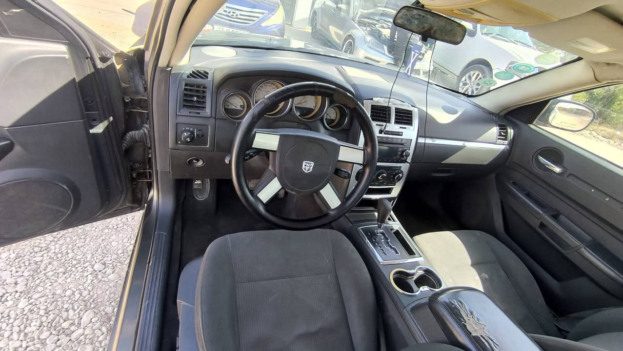 سلام عليكم 
جارجر 10 
طبق الاصل 
قماره فقط 
جاهزه وبيها تراي وشلعه تشگ الكاع 
تبريد ثلج 
مكان سياره بابل الحله 
***********
سعر 38 مجال جدااا بسيط
