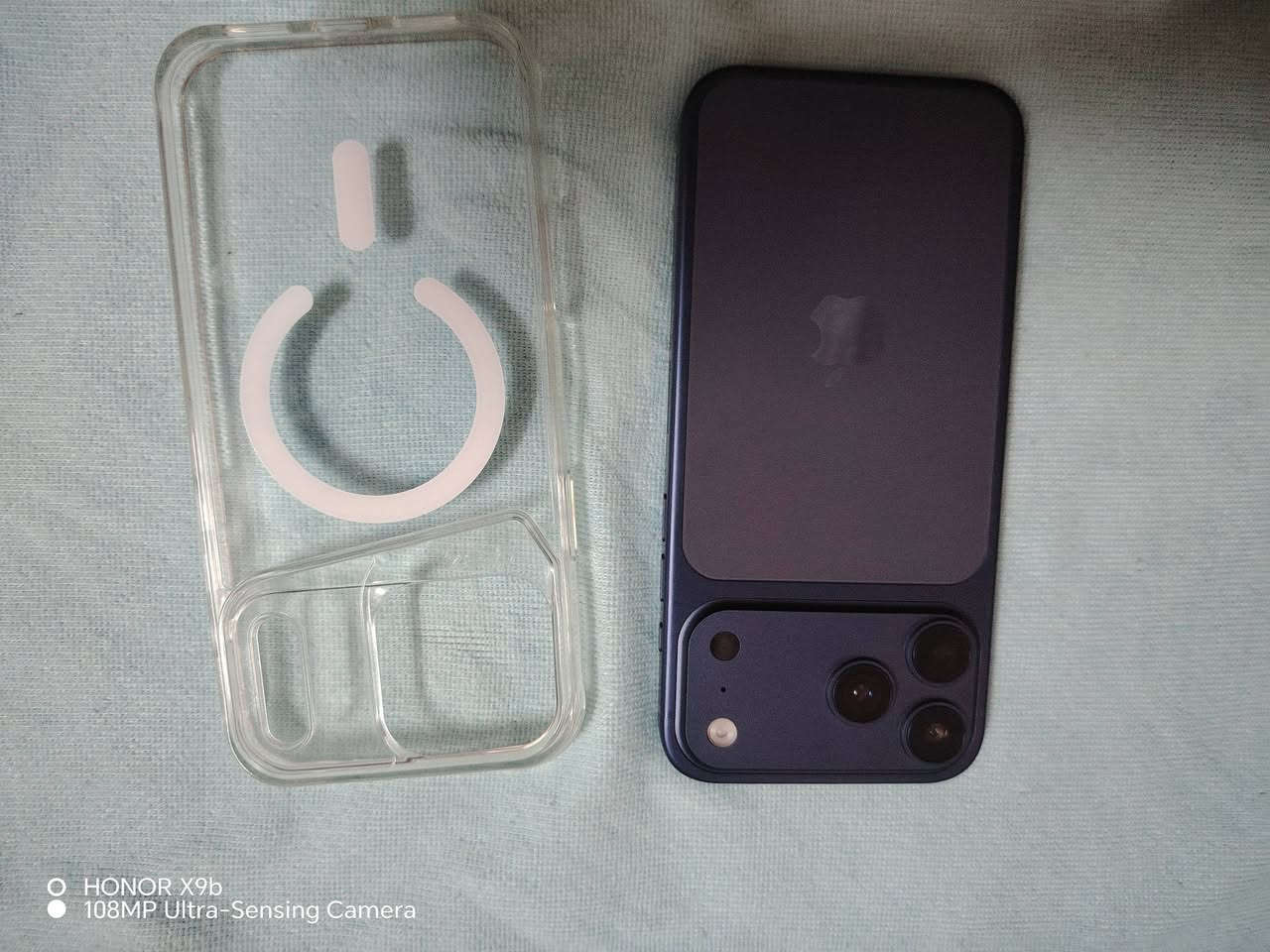 ايفون ١٧ برو ماكس كوبي باب الثاني جديد معاه كفر شفاف السعر ٢٢٠ وبي مجال التواصل على رقم ***********
