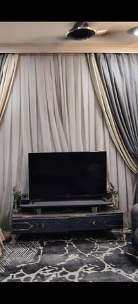 ميز • طاولة • أثاث