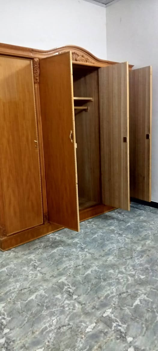 للبيع غراض بيت نضاف للبيع كنتور وغساله وكاونتر بيع مباشر بدون عموله لاستفسار وتساب ***********
