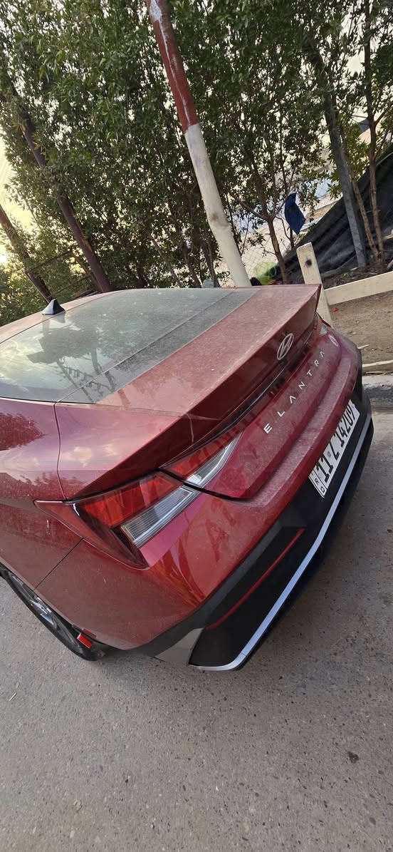 سلام عليكم 
النترا وارد امريكي موديل 2024 مكينة دوش2000 حادثها بالصندوق ع كد ٤ اصابع معدلها ع البارد بدون صبغ فقط  ايرباكات كلها سالمة ومكينة وكير كفالة عامة 
ماشية السيارة 20 الف بعدها زيرو السيارة 
البجم امامي وخلفي كبس شرط 
مواصفات السيارة نص فول المعروفة  بصمة تشغيل حساسات امامية وخلفية . رادار امامي وخلفي . بصمة ابواب وبصمة تشغيل عن بعد وترحيب الصندوق عند الاقتراب وضعيات سياقة وتحديد مسار توقف ذاتي ليد نهاري وليد ليلي ولايت زنون واربع دسكات  ومانع انزلاق والسيارة حلوة وبعدها زيرو 
عنواني بغداد حي اور 
رقم الهاتف *********** + واتساب
