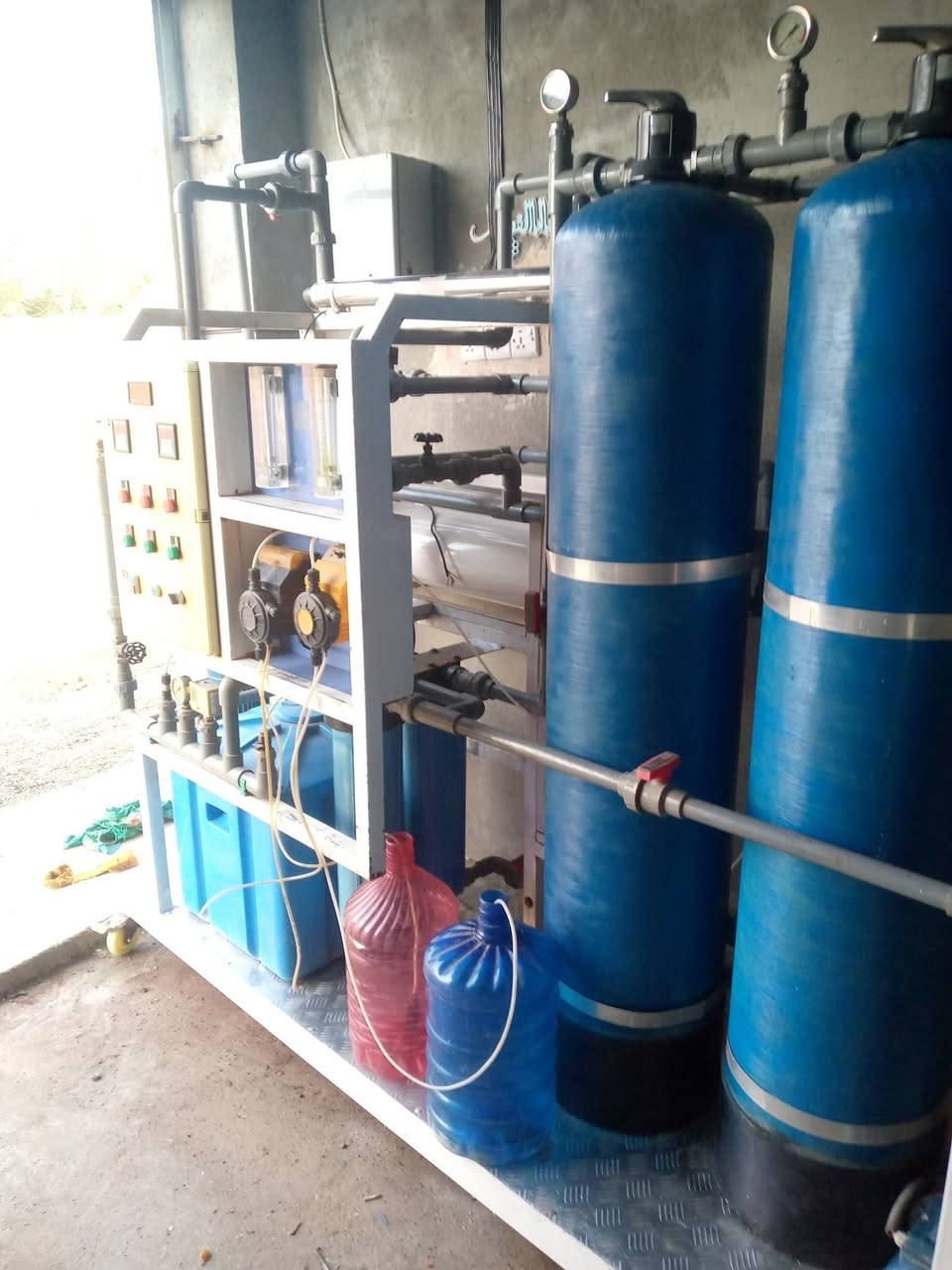 السلام عليكم
محطة واحد متر 
مضخات ايطالي 
تأسيس حار امل الشريف 
خزانات العدد 3
اثنين ابو 3000 الف 
واحد ابو 2000 
+ سنگ ترس دبات 
+ ماطور ترس 
املاح المنبرين 30 
ملاحضه احد الخزانات بي ضرب بسيط ومصلح 
السعر / 2 مليون و400
العنوان / بغداد المعامل
الرقم/***********
متواجد واتساب
