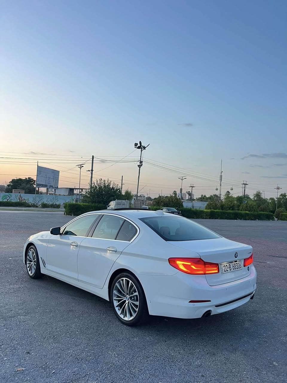 سلام عليكم
Bmw 530i 2018 
فول مواصفات 
داخل مشمشي بيلاد 
كلين تايتل سيارة 
بدون ضرر 
ماشي ١٢٠ الف 
مكان اربيل 
سعر ٢٤٣ ورقة مجال 
رقم الهاتف *********** 
واتساب موجود

