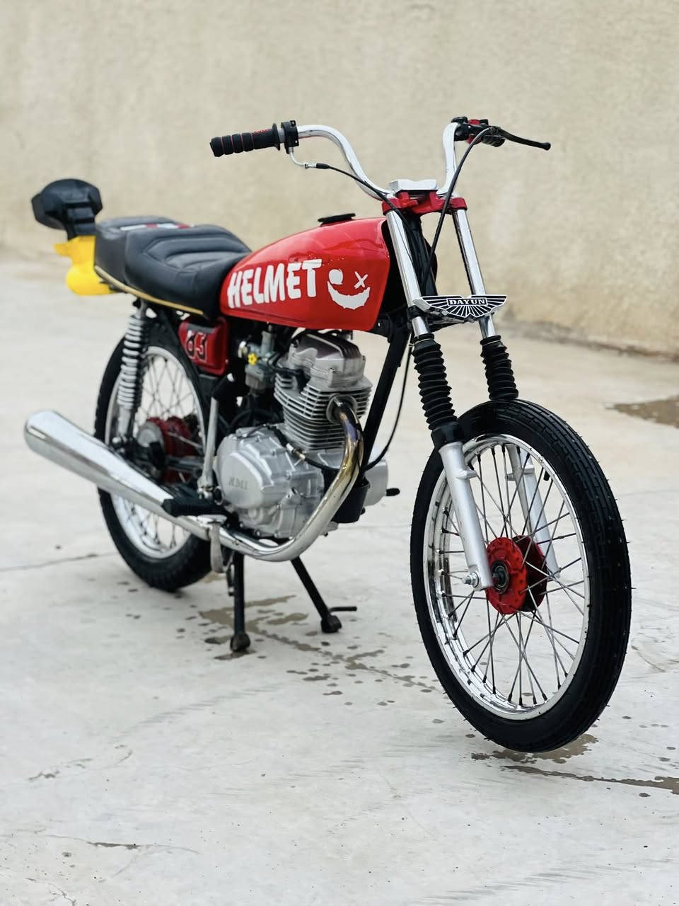 سلام عليكم دراجه للبيع مكينه نامه شلامجه موديل 2020  ما مفتوحا ابد بس بيها دخانه من تجلد خفيفه عوزها بستم غراض عله جديده شوفت عينك سعر 450ربيها مجال بصيط   سيبايه مو ياها  مكاني خور زبير  رقم تواصل ***********
