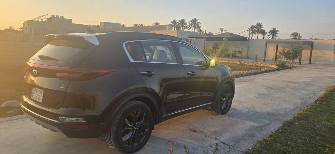 كيا سبورتج موديل ٢٠٢٠ امريكي
فئة S 
رقم بغداد
مواصفات 
بانورما 
مري شفط 
كشنات تدفئة 
كامرة دوارة 
نقطة عمياء
حساس مانع اصتدام 
٣ وضعيات قيادة
شاشة كار بلي
وبعد مواصفات
حادثها بنيد مبدل شاصي سليم لغود سليمه 
وبيهه بارد بالجنطة موضح بالصور
السيارة ماشية ٥٦ الف كم
وصور الحادثة ايضا موجودة
السعر المطلوب 167$
 التواصل على الماسنجر


**إذا كنت صاحب هذا الإعلان وتريد حذفه لأي سبب، رجاءا أرسل رسالة إلى الدعم الفني**