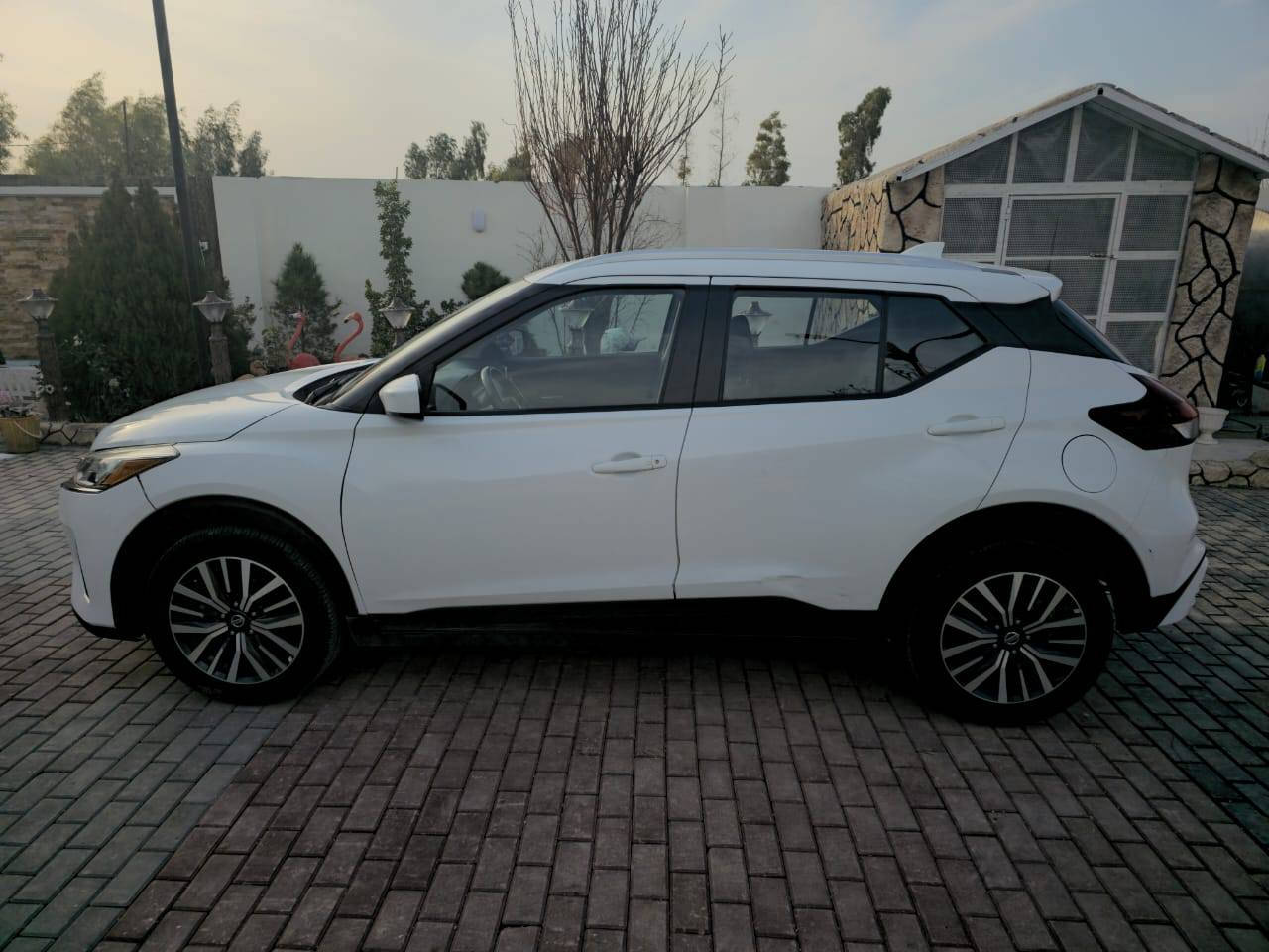 نيسان كيكس 
موديل ٢٠٢١ 
مواصفات SV 
ماشي ٨٨ الف
ضرر موجود رقم الشاصي تكدر تشوف
بي ملاحضات الموجود بل صوره 
بي بطاقة بانزين 
سيارا بسمي 
بي رادار 
اوتو بريك 
*********** كركوك, العراق
