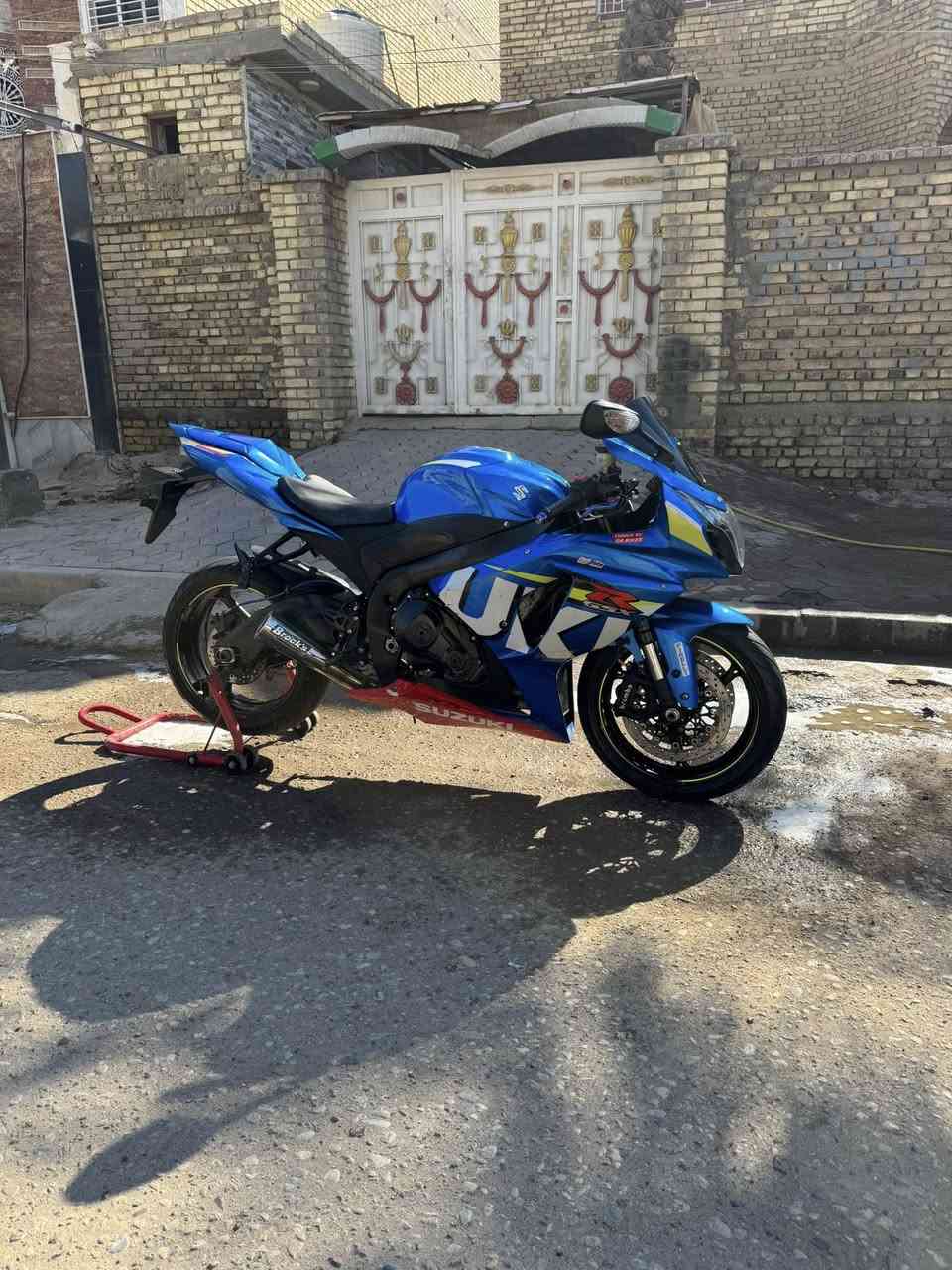 سلام عليكم اخوان🙋🏻‍♂️
دراجه SUZUKiجكسر للبيع 2015💙
دراجه وارد يابان كلين بدون حادث ماشيه 28k
الدراجه كفاله كير مكينه كفر فقط شخطات بصيطه بل كفر موظحًة بل  صوره
دهن كله يورو ماي زيتي مبرمجه ٣ مودات كزوز بروكس 
كهربائيات كلهة شغاله باتري جديد تاير جديد تاخذهة ما تصرف ربع عليهة +قمبوره وكشن السعر 73  $وبيهة مجال عنواني ميسان العماره قرب الساعه *********** موجود واتساب تصل وبخدمتك وأسف عل أطاله 💙
