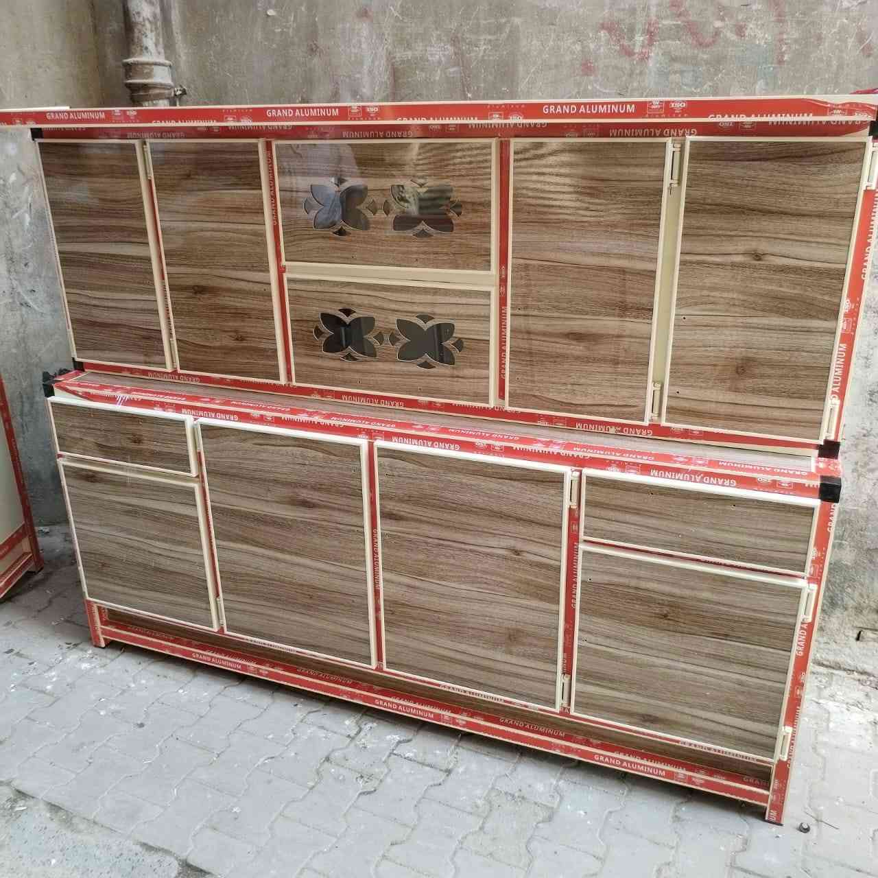 السلام  عليكم يوجد لدينا كاونترات حسب الالوان والقياسات وفصالات وحسب الطلب ولدينا توصيل مجاني داخل بغداد والاستفسار على الرقم ***********  الاتصال على الخاص
