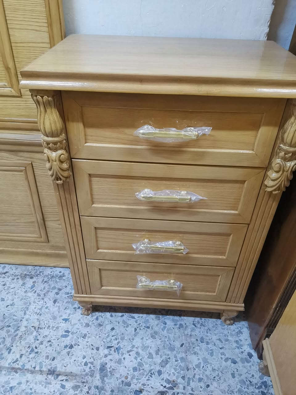 السلام عليكم
نجاره عراقيه درجه اولئ خشب سنديان ٦ وملحق جديده
النقش كل الغرفه زان مصري جعب غزال الزاويا بابين وملحق
للحجز والتواصل علئ الهاتف او واتساب *********** بغداد السيديه حي الاعلام شارع قطر الندئ
