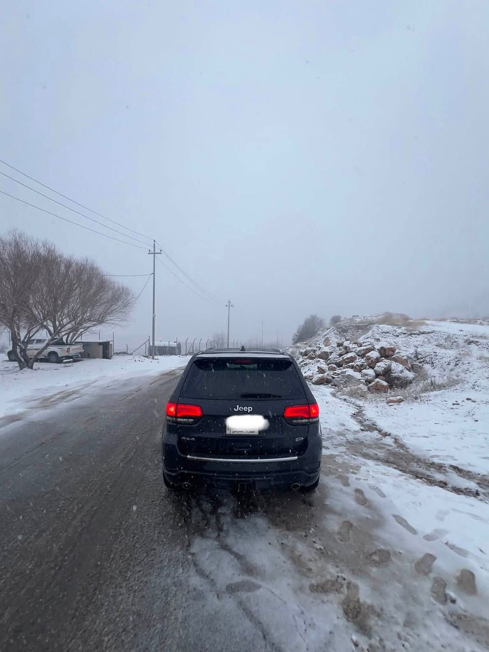 جيب  اوفرلاند ( 4*4 )  دفع رباعي
رادار امامي وجانبي وخلفي
نظام التحذير الامامي 
مثبت السرعة  cruse control
نظام التعليق الهوائي ( جكات تصعد وتنزل ٣ وضعيات ) 
محرك 3600 V6
بانوراما  كبيرة 
كشنات جلد 
داخل اسود 
كير طيارة 
كير ومحرك وبدي مكفول 
لون كحلي 
اشارة بالمرايا + رادار جانبي + تدفئة بالمرايا + انارة ترحيب + المرايا كهربائية + قلاب مع البگ + تعتيم ذاتي auto dim
المرآة الوسطية للسايق / تعتيم ذاتي 
مفتاح ذكي ( بصمتين ) 
ايرباگ فول 
شاشة كبيرة 
 ماوس وضعيات قيادة ( صخور ورمال وثلج وطين )  
شفتات بالستيرن + فول تحكمات ستيرن+ تدفئة ستيرن
كامرة خلفية بلادية + حساسات خلفية الكشنات الامامية   ( تدفئة + تبريد )
الكشنات الخلفية    ( تدفئة ) 
صندوق خلفي كهرباء
لايتات ليد + العدسات ترحيب تصعد وتنزل مع التشغيل
كشافات ضباب
تشغيل عن بعد
نظام الفور ويل + نزول المنحدرات
سماعات عدد ١٠ + دمام
مانع الانزلاق
دبل گزوز

رقم بصرة باسمي تحويل ثاني يوم 
امريكي كلين تايتل
/ البنيد بيه حالوب / قبل ٦ سنوات صار حالوب بمدينة الامل السكنية وعلى اثرها البنيد بيه اثر حالوب + طخة خفيفة بالجاملق الامامي الايسر ( موضحة بالصور ) باقية على وضعها 
اكفلها الك من الضربة والصبغ والغرق والبارد
اذا تفحص وتلكه بيها قطرة صبغ تاخذها مني ببلاش

السعر 205 وبيها مجال للشراي
واليشوف السعر مايناسبه
ان شاء الله يحصل الاحسن


**إذا كنت صاحب هذا الإعلان وتريد حذفه لأي سبب، رجاءا أرسل رسالة إلى الدعم الفني**