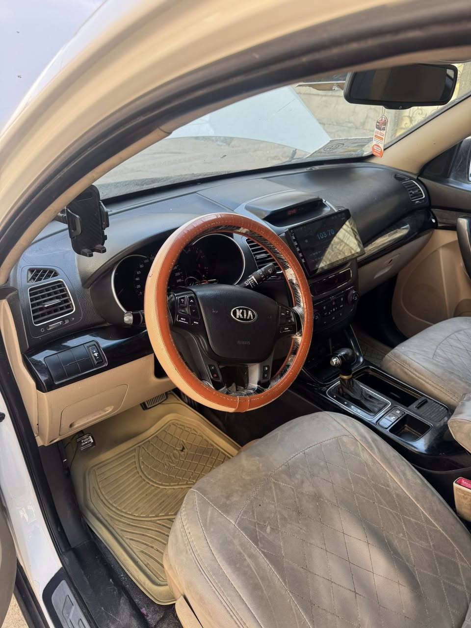 كيا سورنتو 2014 خليجي سبعه راكب رقم أربيل محرك اربعه سلندر 2400 دوش صوره الحادثً. مرفق بلصور مع السونارالعنوان بغداد السعر (150)$ورقه رقم الهاتف ***********
