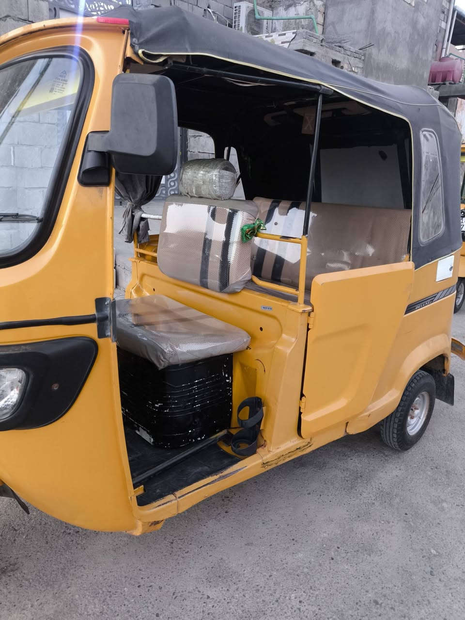 سلام عليكم تكتك البيع موديل 2020 رقم وسنويه مكينه مجفته شركه والبدي شوف العين سعر 5500 وبيه مجال رقم ***********
