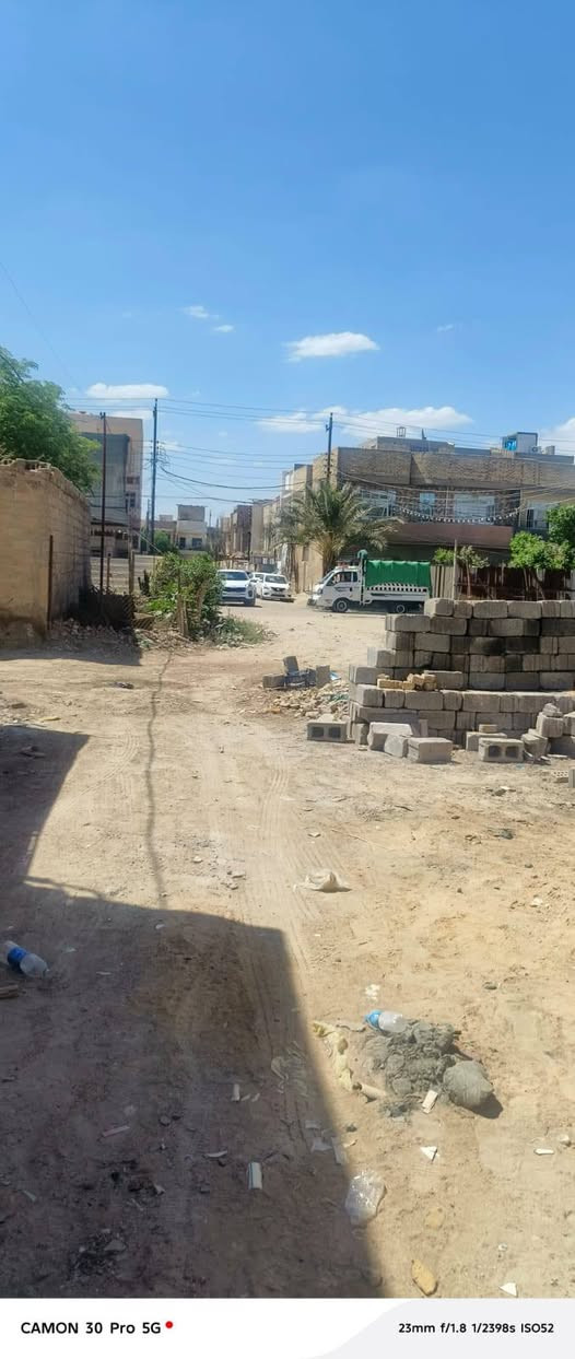 قطعه ارض 200م مع التشجير  حي البساتين حي السلام  مقابل الضباط قرب المختار علي العكيلي   تباع كامله او 100 للاتصال***********
