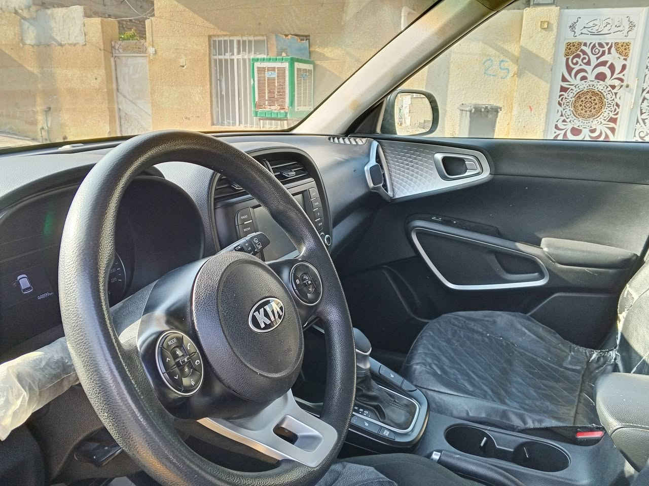 كيا صول 2020
محرك 2000 دوش
وارد امريكي حادثها بدون ايرباك 
(جاملغ وبنيد) 
نظافه السياره100%
كفاله من كلشي 
السياره انا مستوردها 
سياره بأسمي تحويل ثاني يوم
كوت ***********
السعر 135
