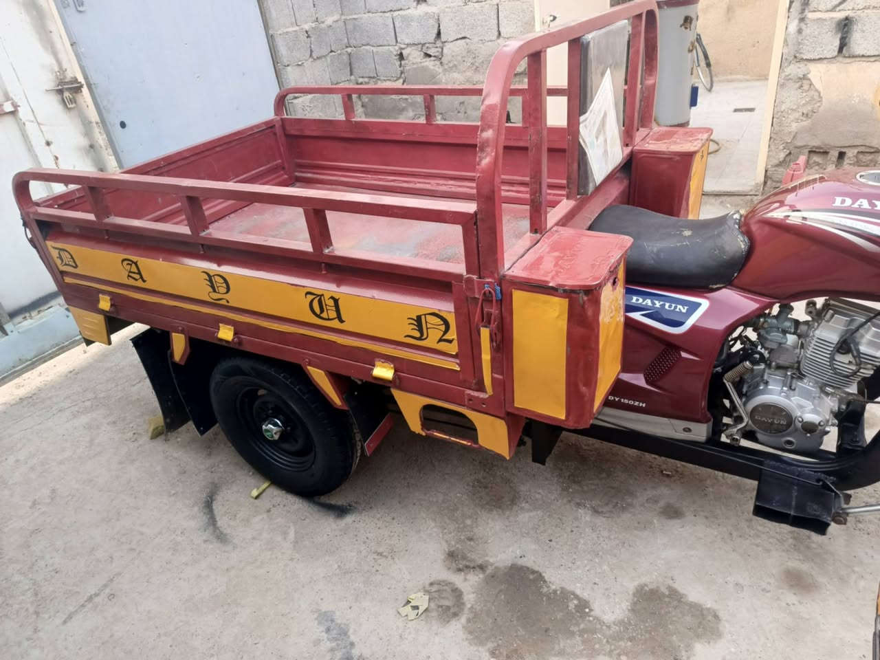 السلام عليكم ستوته للبيع كفاله عامه ورقم وسنويه 2011 سعره مليون و450 بيه مجال *********** حمزه حمزه
