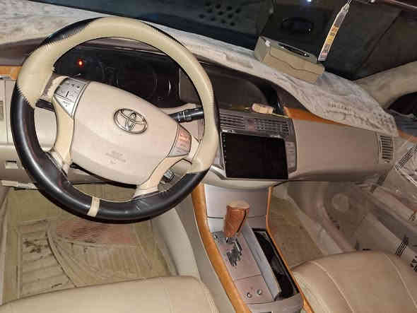 السلام عليكم  
سيارة تيوتا افلون ٢٠٠٦ امريكي
 رقم بغداد انكليزي تحويل مباشر 
محرك  6V
فتحت سقف  
محرك كير كفاله 
تبرد تدفئه 
مصبوغ عام 
السعر ٨٢ وبي مجال 
***********
