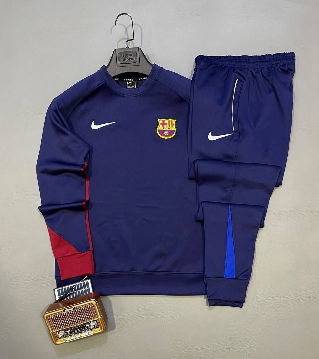 تراك  رجالي شبابي برشلوني 
 خامة القماش سوبر سبورت خيط بوليستر 
القياسات : L. XL. XXL. XXXL 
السعر :  خاص 
توصيل لجميع المحافظات


**إذا كنت صاحب هذا الإعلان وتريد حذفه لأي سبب، رجاءا أرسل رسالة إلى الدعم الفني**
